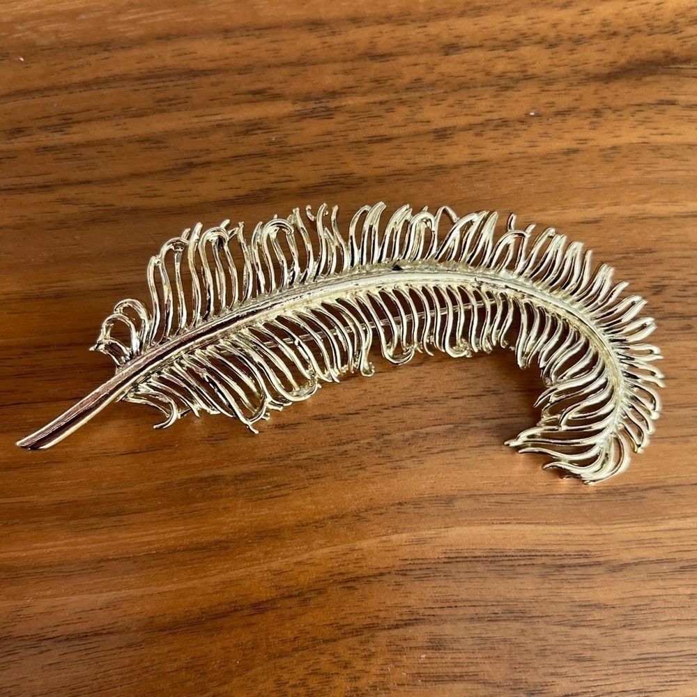VINTAGE Coro Pegasus Large Ostrich Feather Brooch Gold Tone Mid-Century Elegant